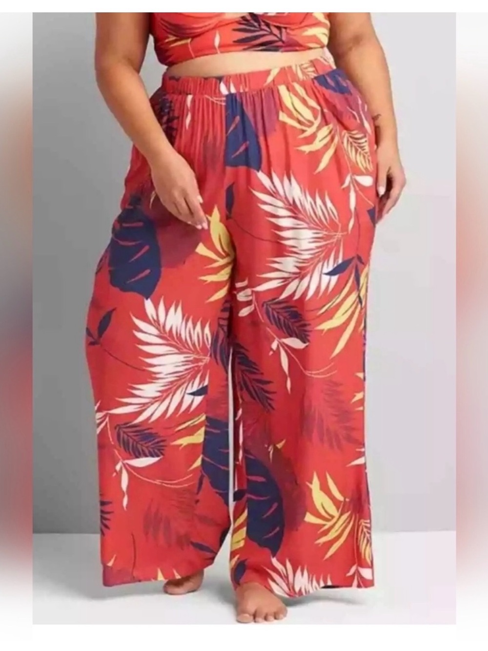 42F Plunge + 18/20 Plus Floral Wide-Leg Pants - Coral Tropical Print